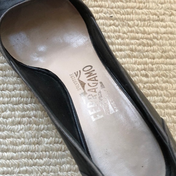 Ferragamo Heel w Contrast Piping - Picture 5 of 7